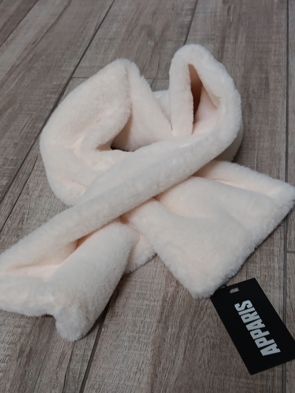APPARIS FUR SCARF..NWT